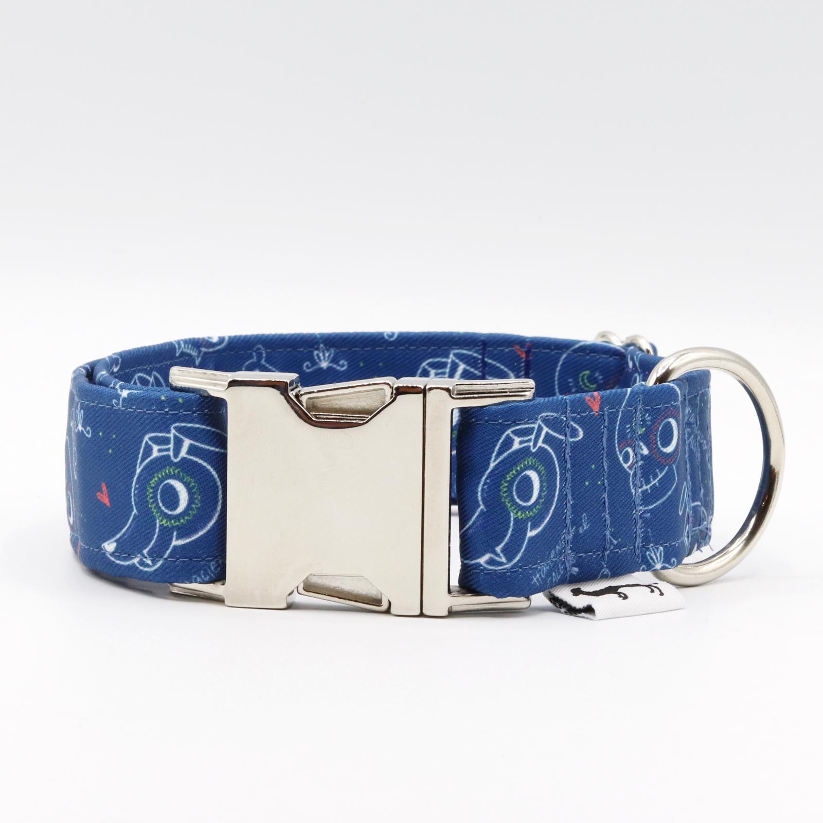 Click 3cm metalico – Haciendo el galgo – Semitransparente – Azul – 02